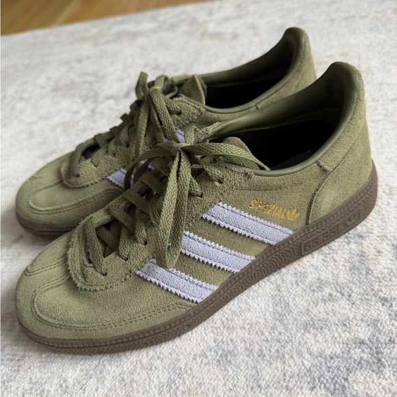 NEW Adidas Olive Green Sneakers with Violet Accents - Picture 4 of 12